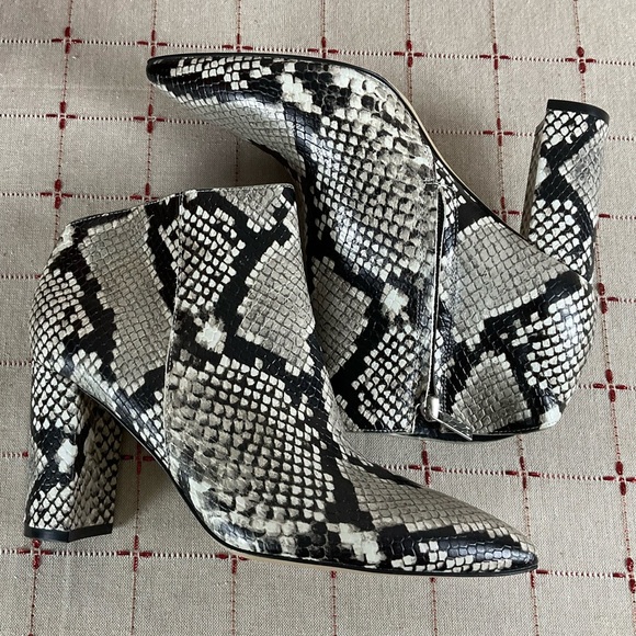 Marc Fisher “Unno” Snakeskin Embossed Ankle Boots Pointed Toe Heeled Bootie 6.5 - Picture 7 of 7